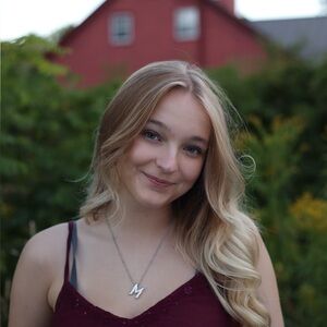 Meet your Posher, Maura